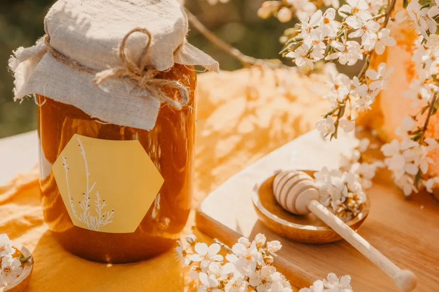 Jar of honey: the original photo