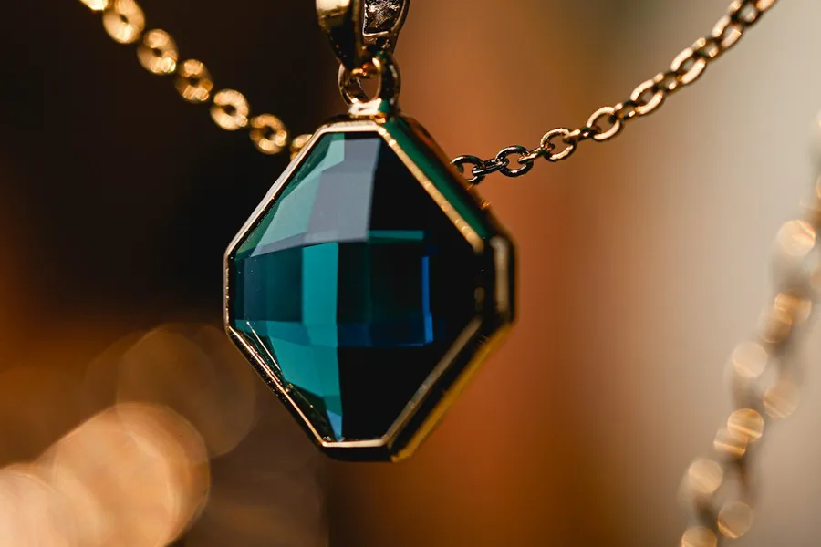 Pendant necklace: the original photo