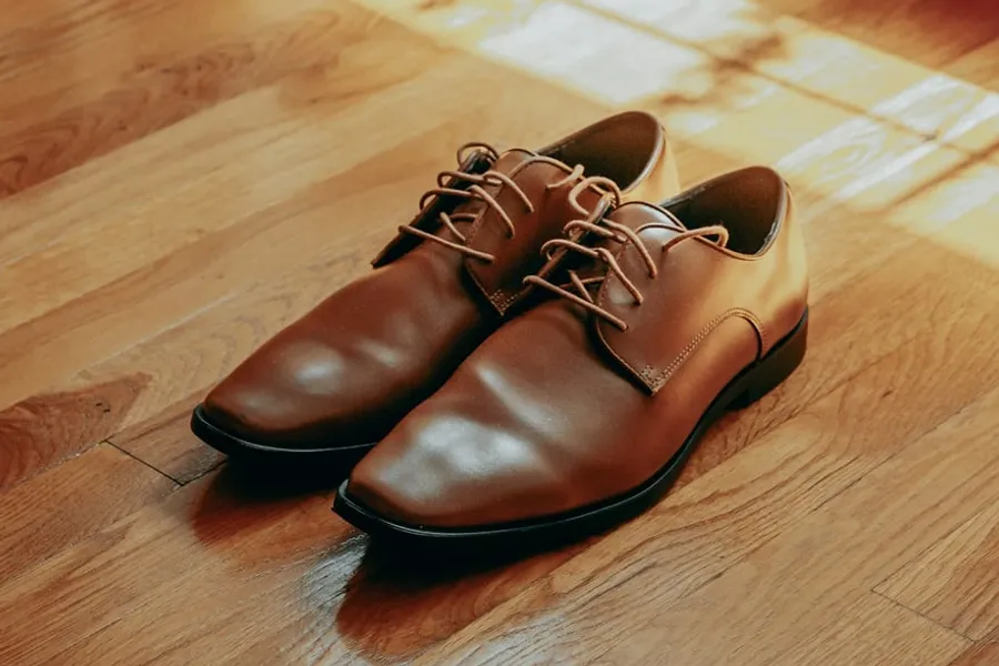 Leather shoes: the original photo